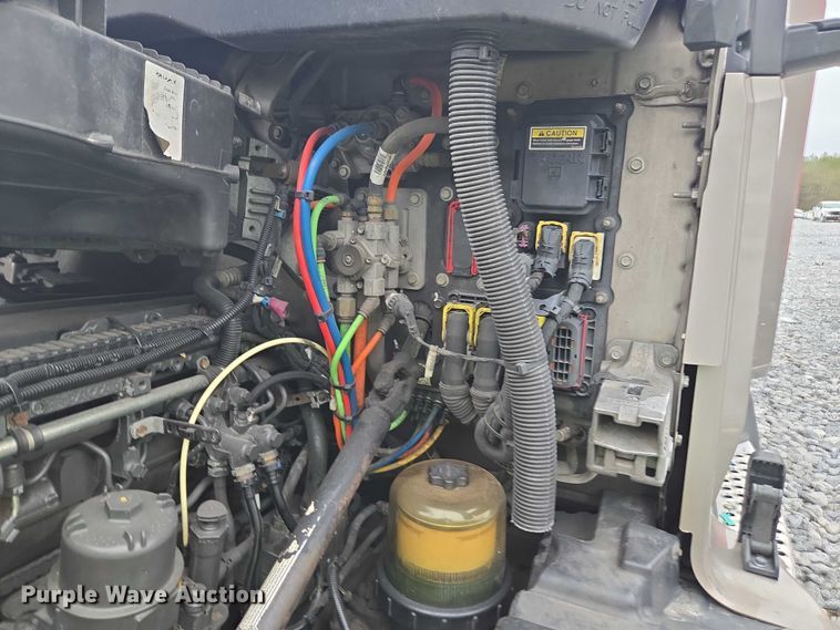 image for item YA1038 2018 Kenworth T680 semi truck