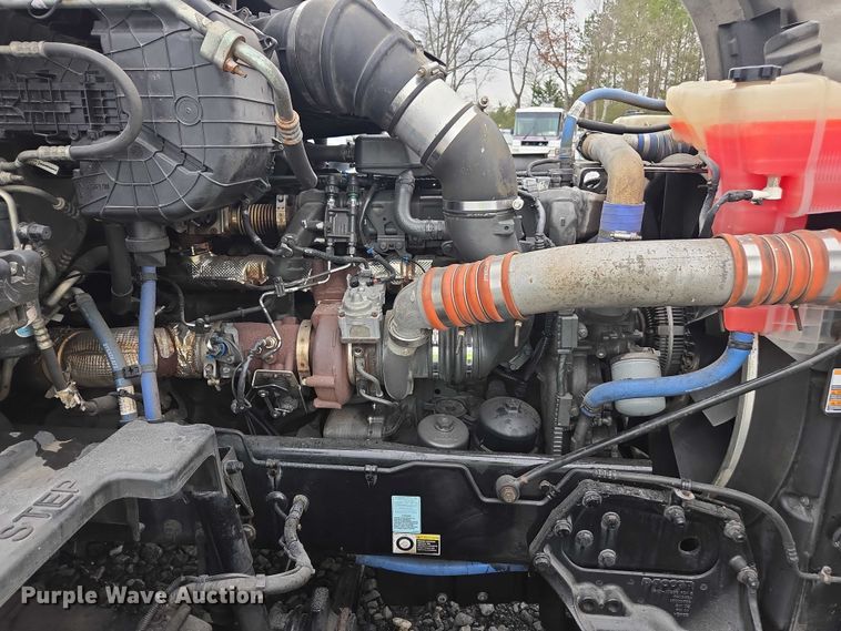 image for item YA1038 2018 Kenworth T680 semi truck