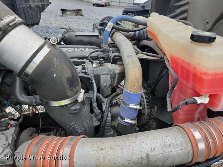 image for item YA1038 2018 Kenworth T680 semi truck