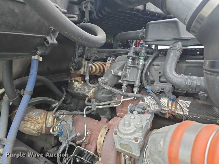 image for item YA1038 2018 Kenworth T680 semi truck
