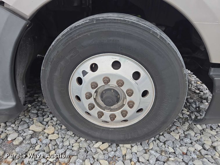 image for item YA1038 2018 Kenworth T680 semi truck