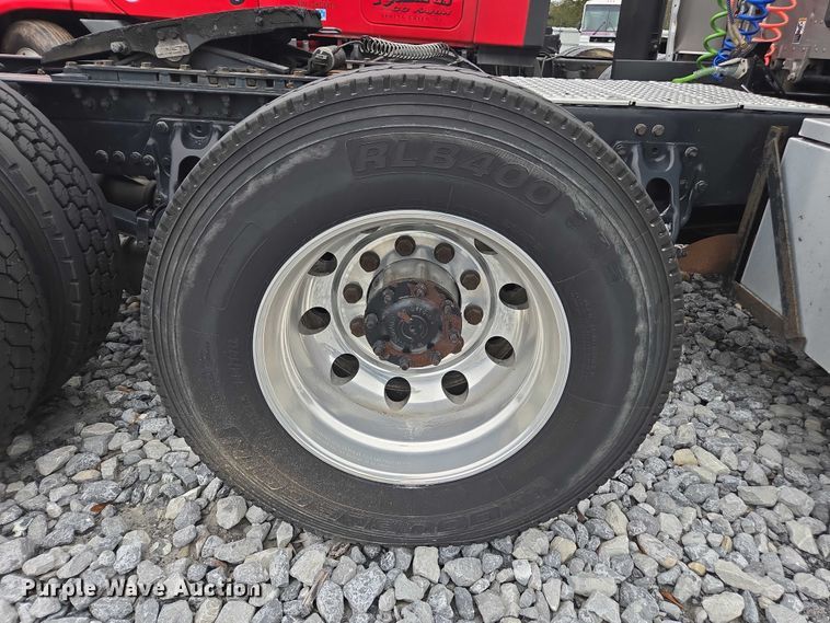 image for item YA1038 2018 Kenworth T680 semi truck