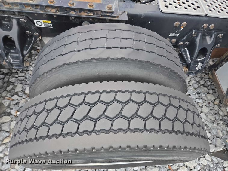 image for item YA1038 2018 Kenworth T680 semi truck