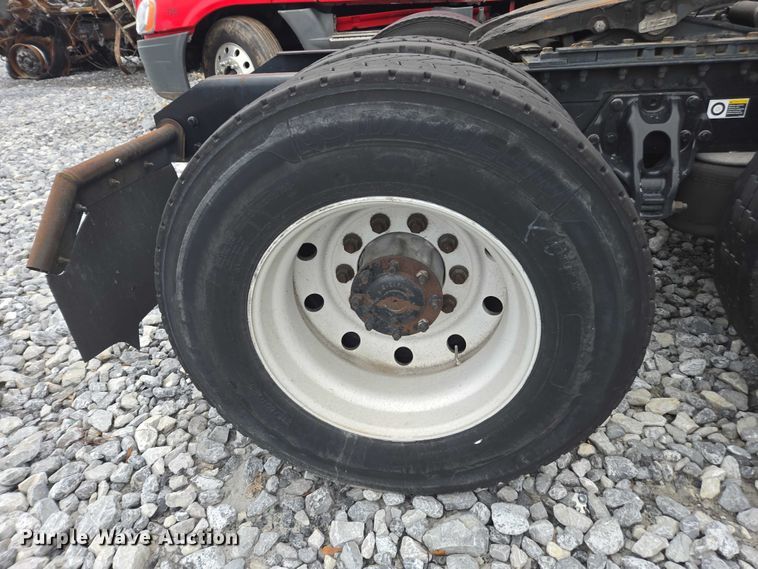 image for item YA1038 2018 Kenworth T680 semi truck