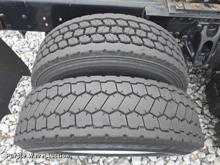 image for item YA1038 2018 Kenworth T680 semi truck