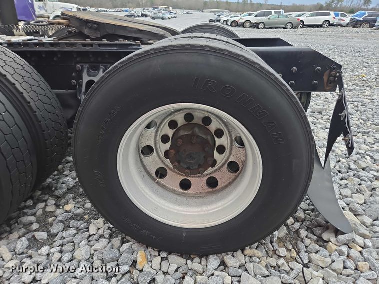 image for item YA1038 2018 Kenworth T680 semi truck