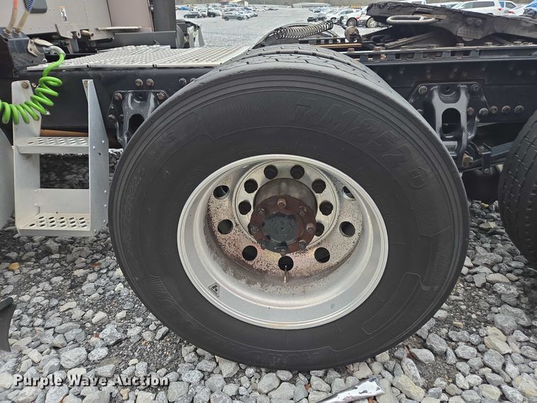 image for item YA1038 2018 Kenworth T680 semi truck