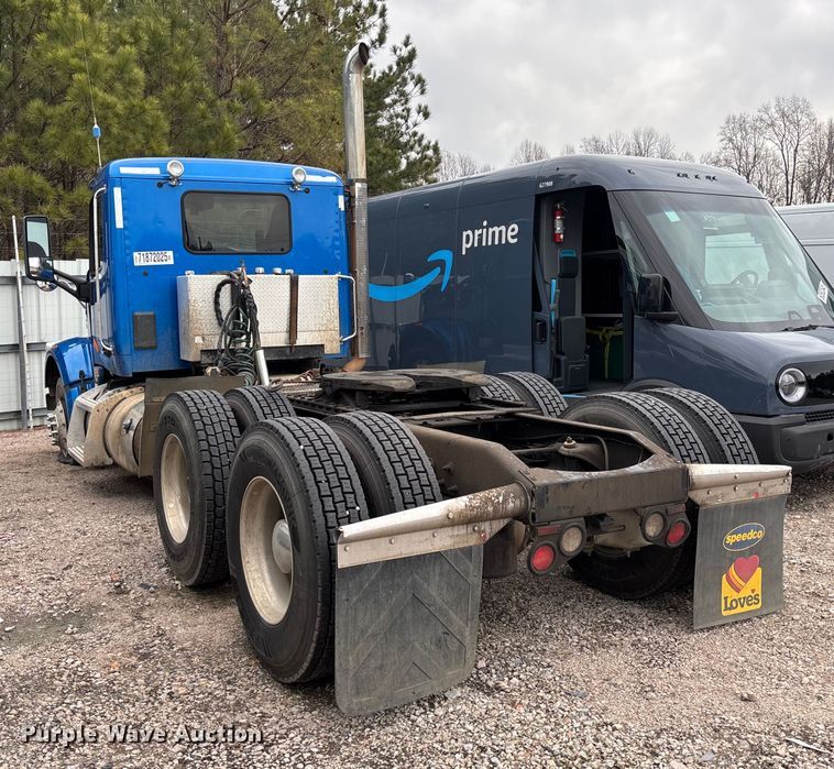 image for item YA1088 2019 Peterbilt 567 semi truck