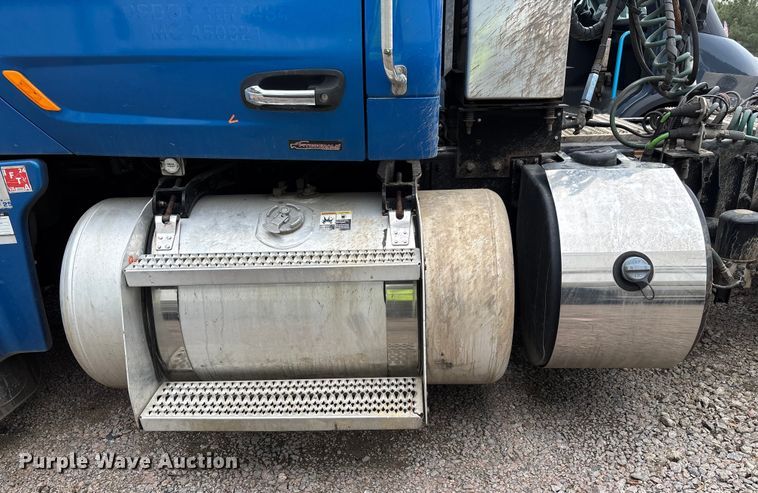 image for item YA1088 2019 Peterbilt 567 semi truck