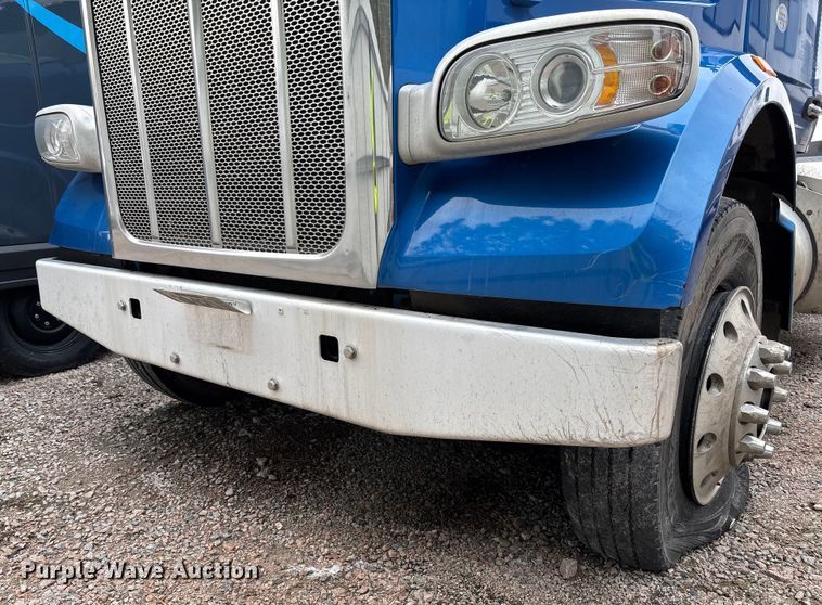 image for item YA1088 2019 Peterbilt 567 semi truck