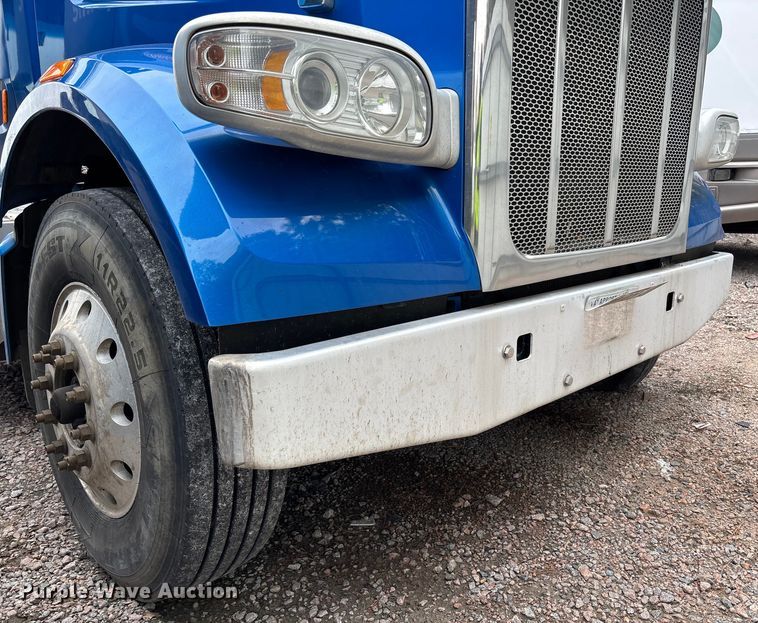 image for item YA1088 2019 Peterbilt 567 semi truck