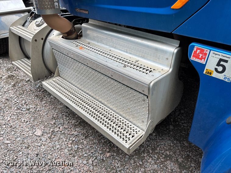 image for item YA1088 2019 Peterbilt 567 semi truck