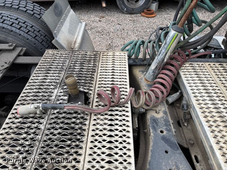 image for item YA1088 2019 Peterbilt 567 semi truck