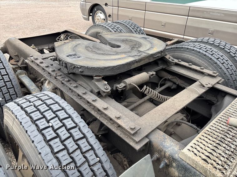 image for item YA1088 2019 Peterbilt 567 semi truck