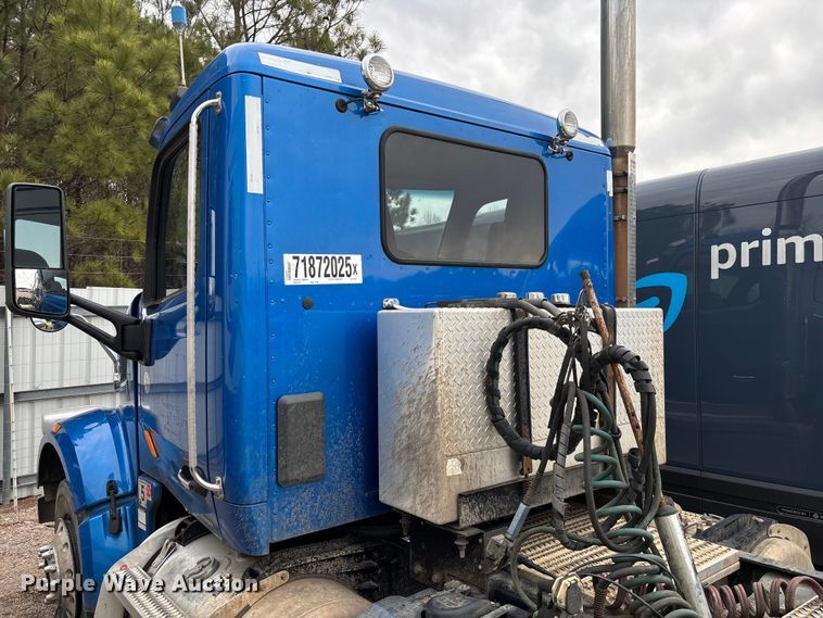 image for item YA1088 2019 Peterbilt 567 semi truck