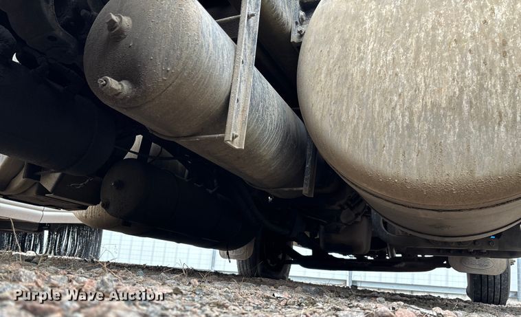 image for item YA1088 2019 Peterbilt 567 semi truck