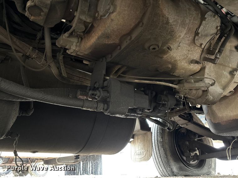 image for item YA1088 2019 Peterbilt 567 semi truck
