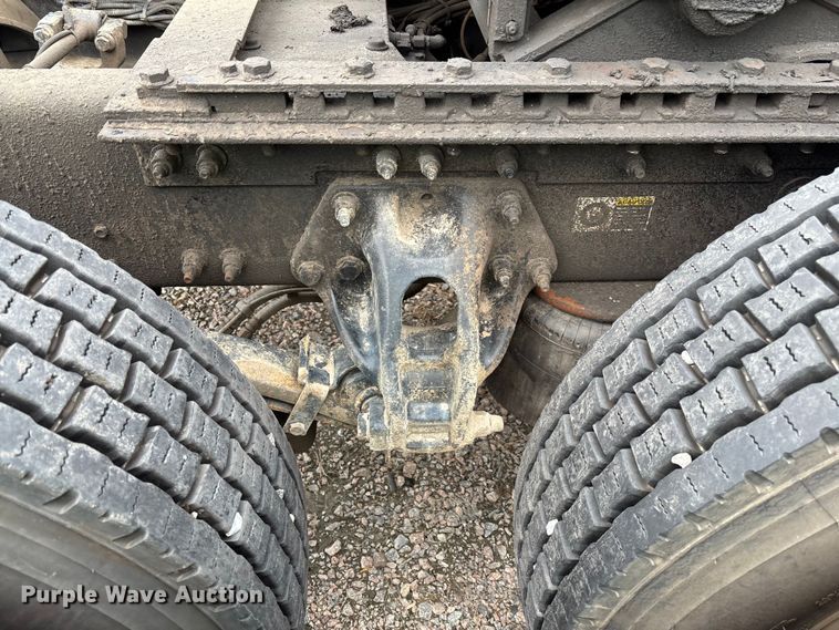 image for item YA1088 2019 Peterbilt 567 semi truck