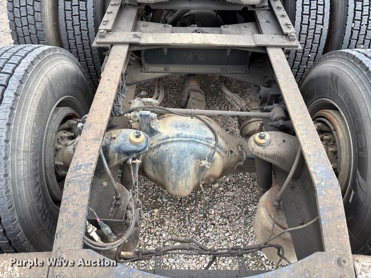image for item YA1088 2019 Peterbilt 567 semi truck