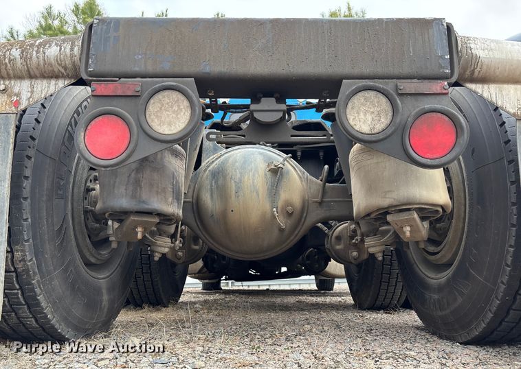 image for item YA1088 2019 Peterbilt 567 semi truck