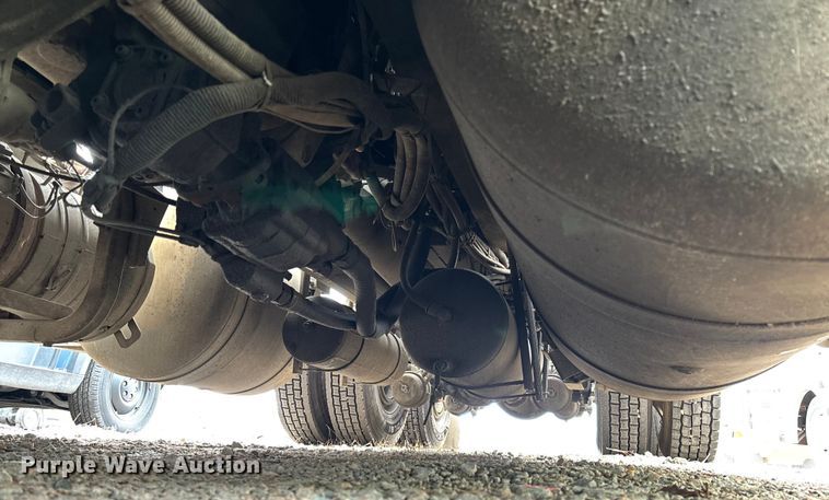 image for item YA1088 2019 Peterbilt 567 semi truck
