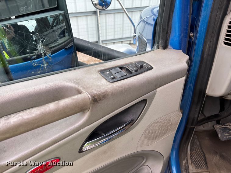 image for item YA1088 2019 Peterbilt 567 semi truck