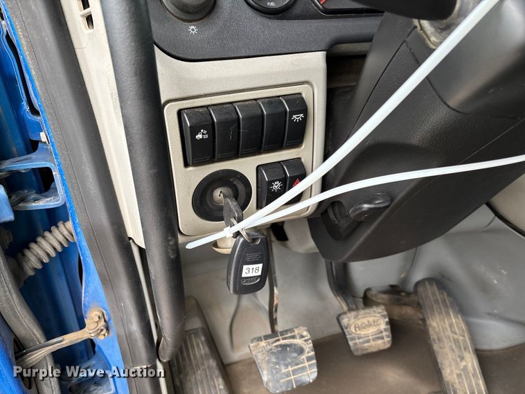 image for item YA1088 2019 Peterbilt 567 semi truck