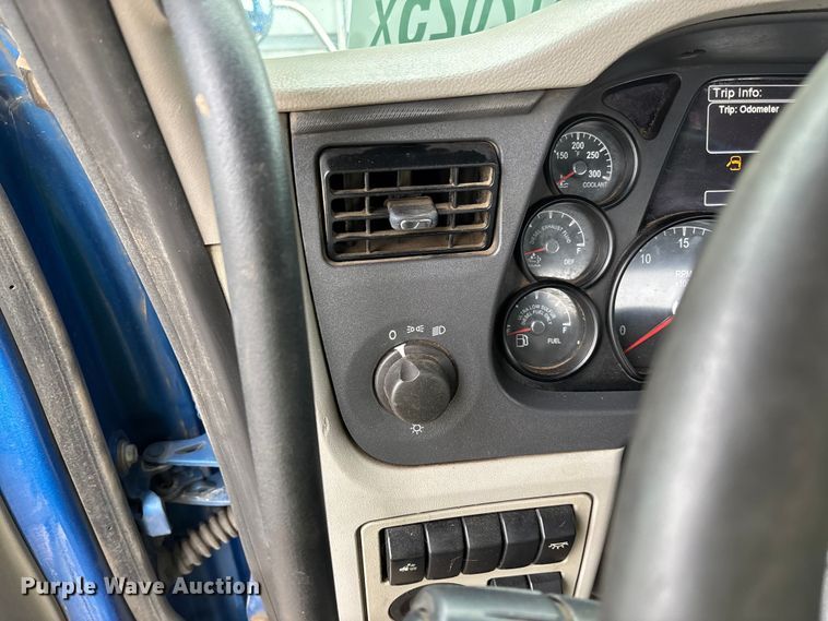 image for item YA1088 2019 Peterbilt 567 semi truck