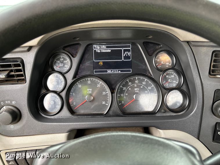 image for item YA1088 2019 Peterbilt 567 semi truck