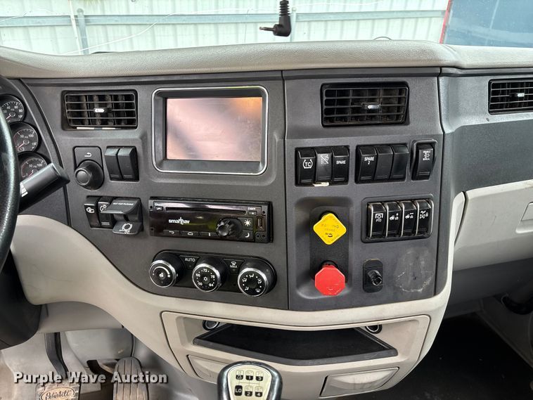 image for item YA1088 2019 Peterbilt 567 semi truck