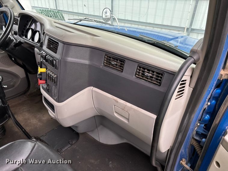 image for item YA1088 2019 Peterbilt 567 semi truck