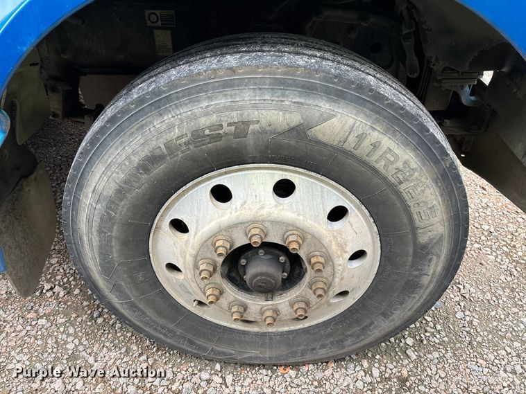 image for item YA1088 2019 Peterbilt 567 semi truck