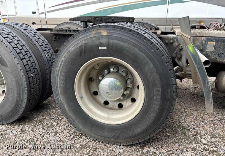 image for item YA1088 2019 Peterbilt 567 semi truck