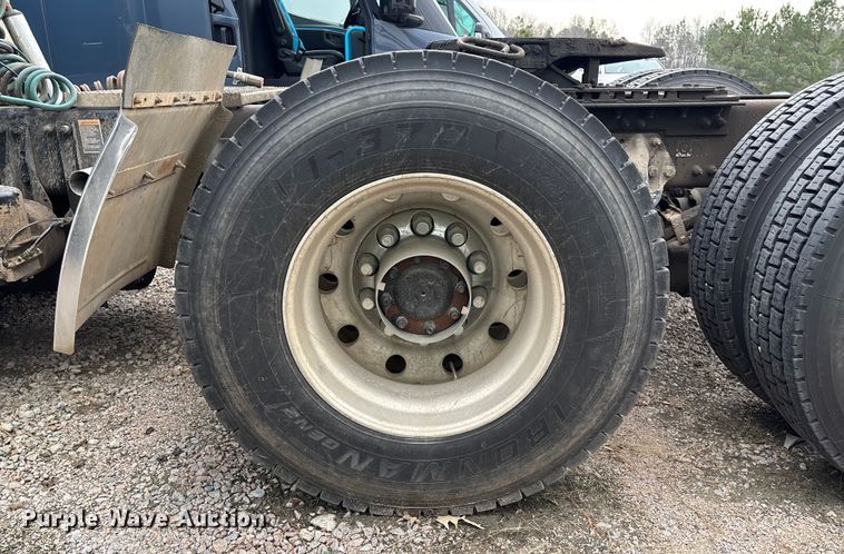 image for item YA1088 2019 Peterbilt 567 semi truck