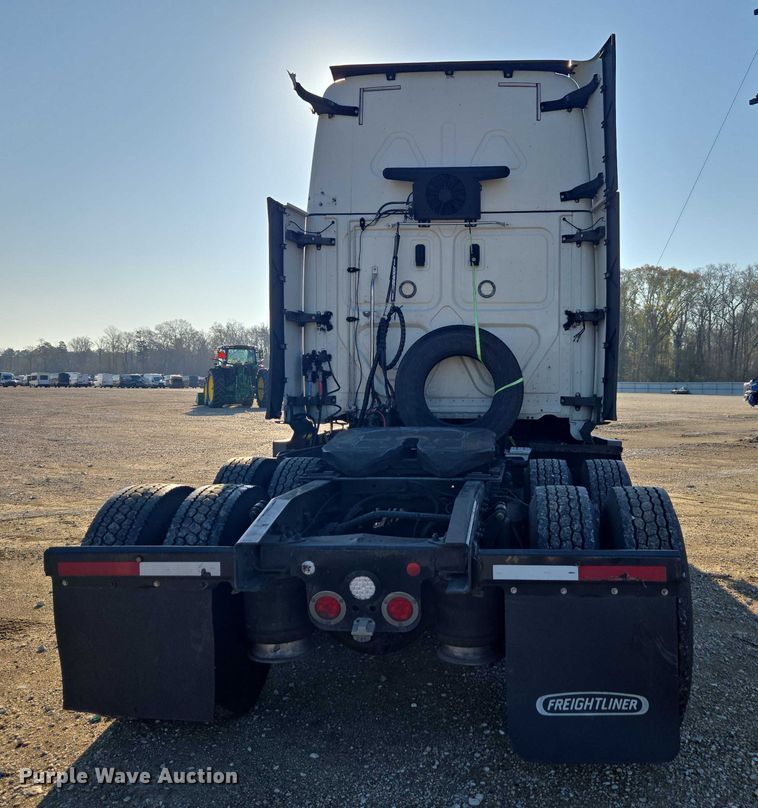 image for item YA1298 2019 Freightliner Cascadia  semi truck