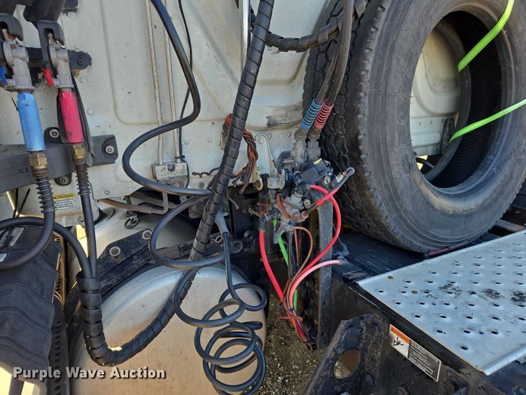 image for item YA1298 2019 Freightliner Cascadia  semi truck