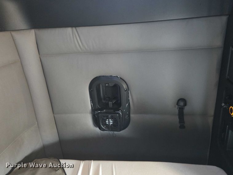 image for item YA1298 2019 Freightliner Cascadia  semi truck