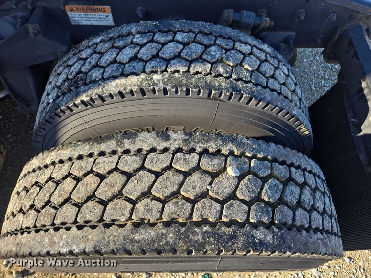 image for item YA1298 2019 Freightliner Cascadia  semi truck