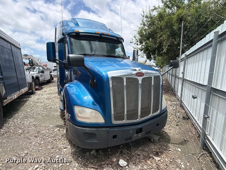 image for item YA1606 2019 Peterbilt 579 semi truck