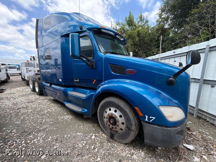image for item YA1606 2019 Peterbilt 579 semi truck