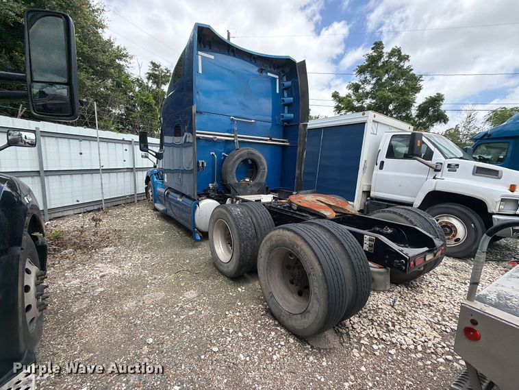 image for item YA1606 2019 Peterbilt 579 semi truck