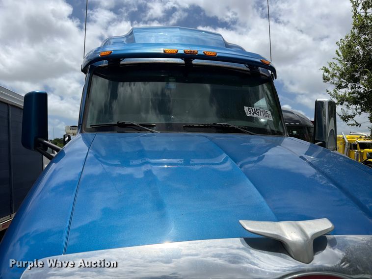 image for item YA1606 2019 Peterbilt 579 semi truck