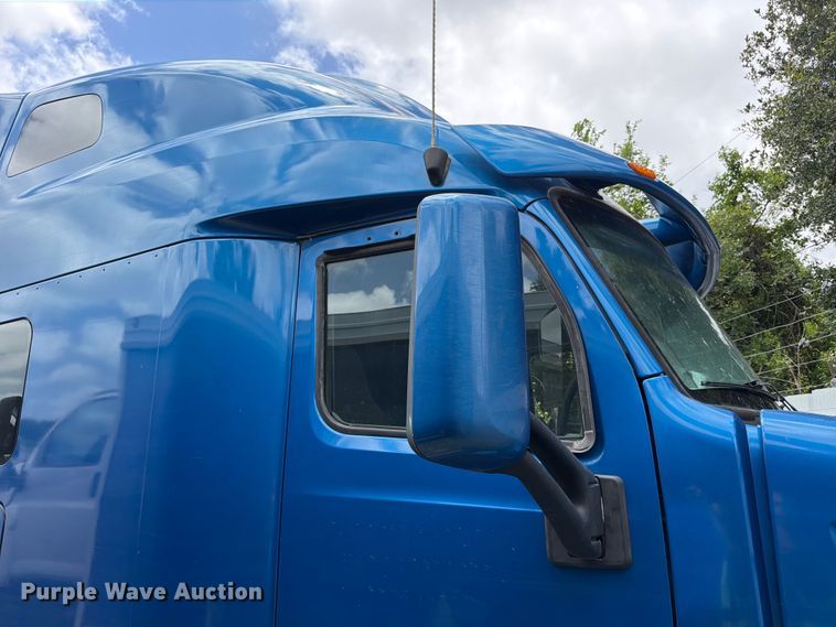 image for item YA1606 2019 Peterbilt 579 semi truck