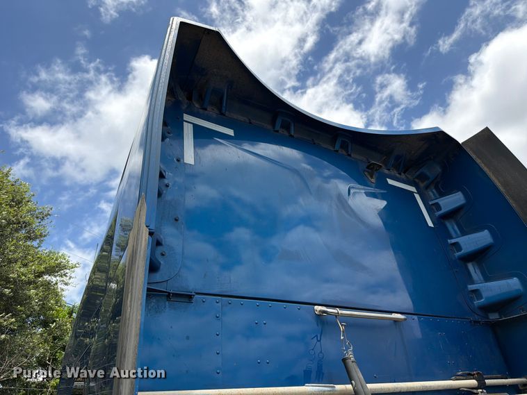 image for item YA1606 2019 Peterbilt 579 semi truck