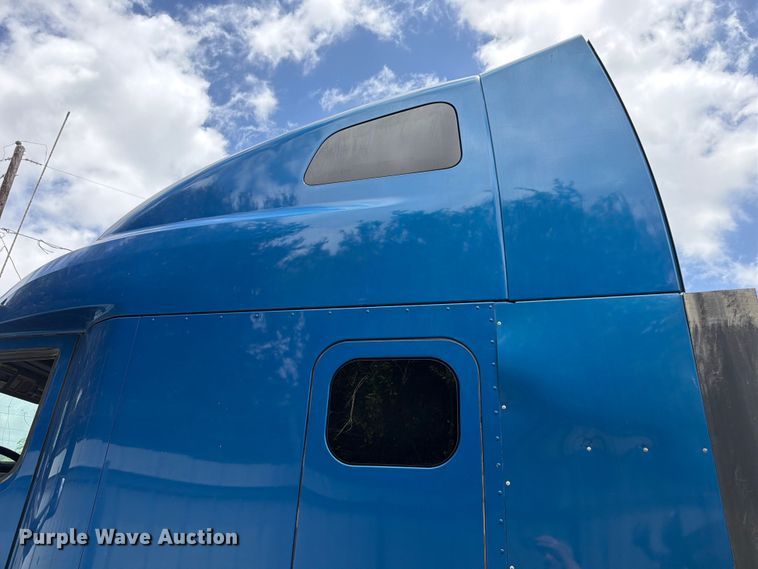 image for item YA1606 2019 Peterbilt 579 semi truck
