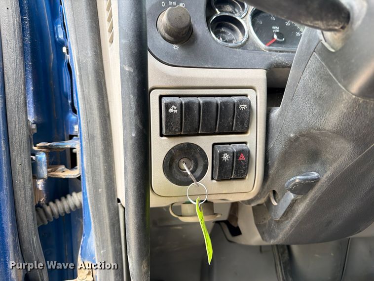 image for item YA1606 2019 Peterbilt 579 semi truck