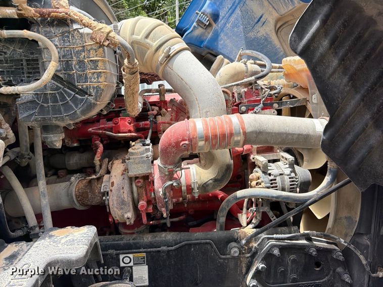 image for item YA1606 2019 Peterbilt 579 semi truck
