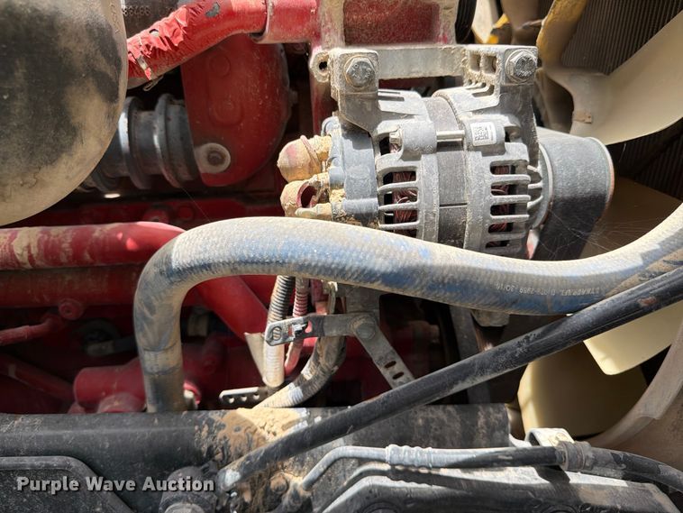 image for item YA1606 2019 Peterbilt 579 semi truck