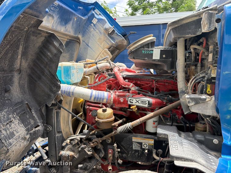 image for item YA1606 2019 Peterbilt 579 semi truck
