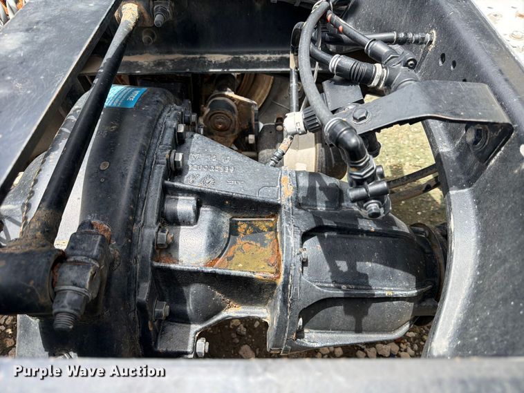 image for item YA1606 2019 Peterbilt 579 semi truck